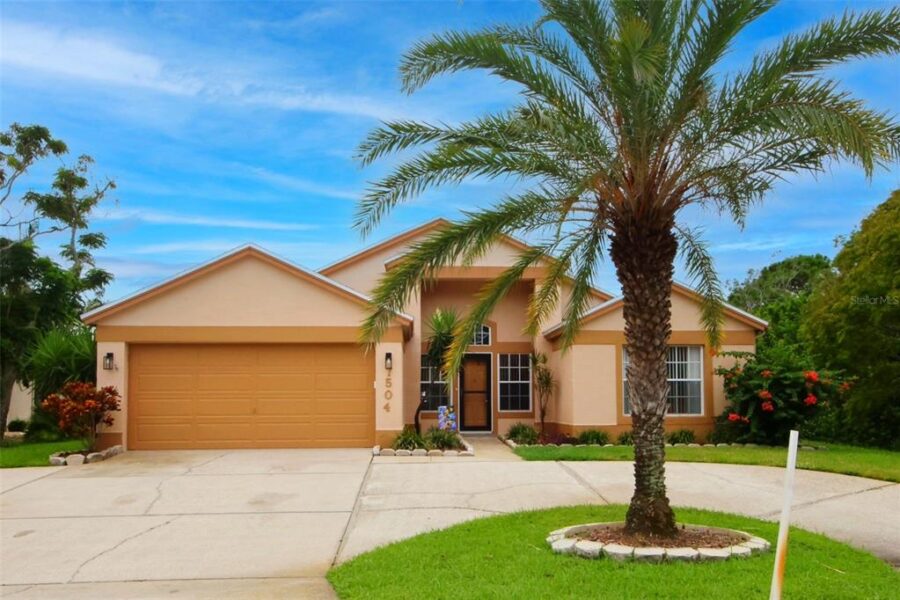 3 bedroom pool home Beacon Woods